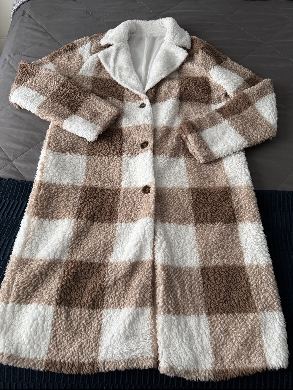 Shein white and brown plaid polyester fleece coat in a L #plaid #cozy